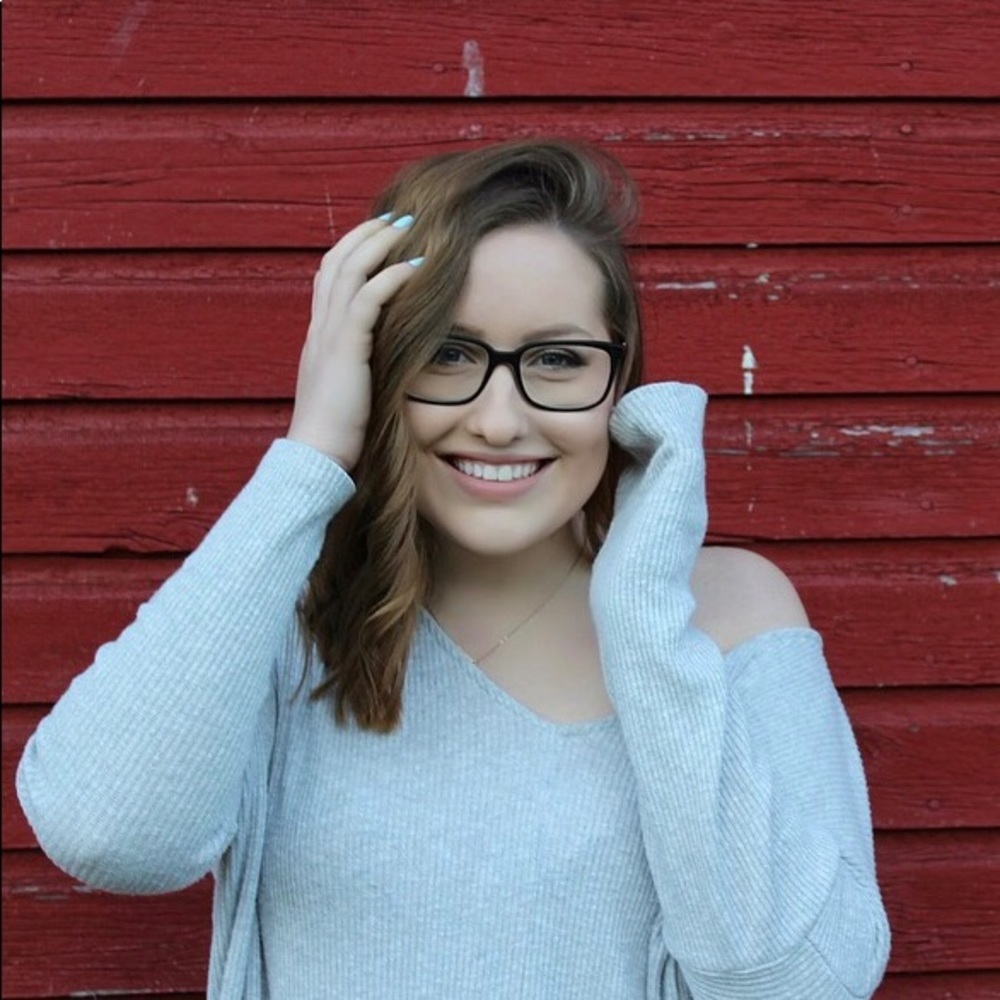 Meet your Posher, Elyse